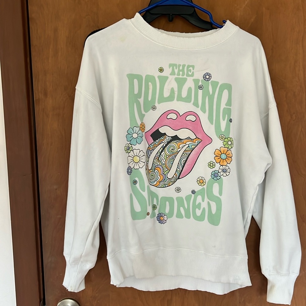 the rolling stones sweatshirt size XS but its pretty big like a M